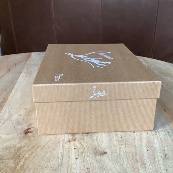 CHRISTIAN LOUBOUTIN shoe box w/silk paper - Picture 4 of 5